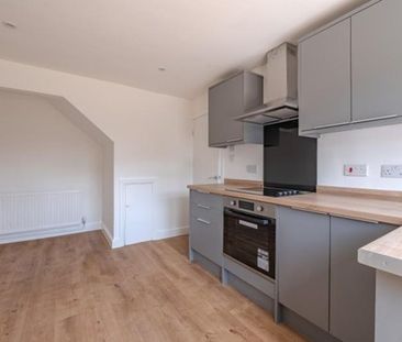 4 bedroom semi-detached house to rent - Photo 6