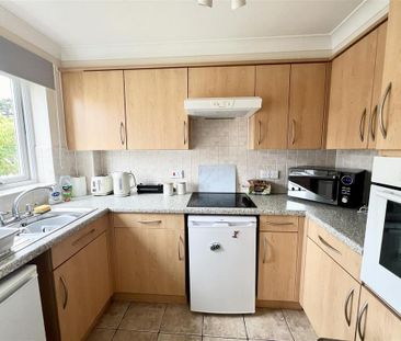 1 bedroom retirement property to rent - Photo 6