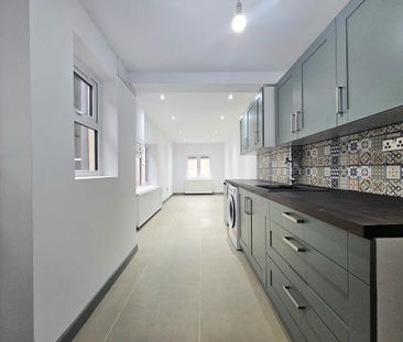 3 bedroom end of terrace house to rent - Photo 1