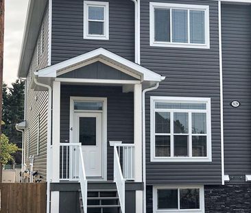 Adorable 2 Bedroom + Den, 2.5 Bathroom in Lacombe - Pet-Friendly! - Photo 4