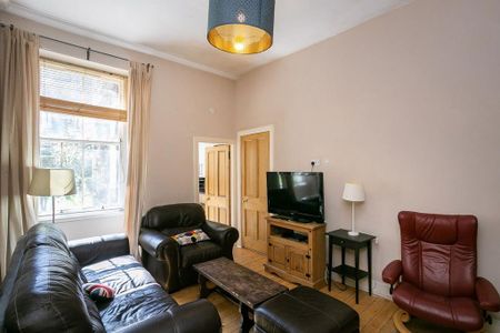3 bedroom flat to rent - Photo 2