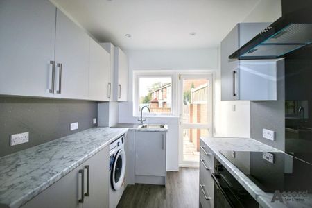 2 bedroom semi-detached bungalow to rent - Photo 4