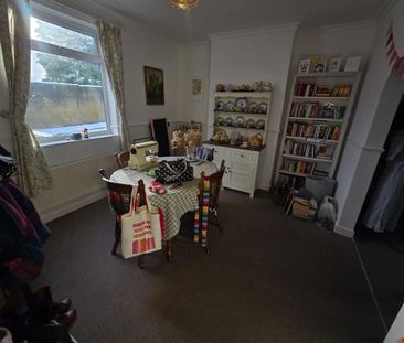 2 bedroom end of terrace house to rent - Photo 2