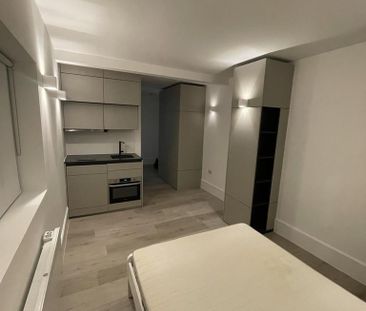 Studio to rent - Photo 3