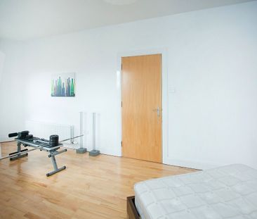 E.4.1 Whitehall Square Penthouse, Lisburn Road, Belfast BT12 5EG - Photo 2