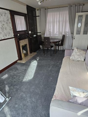 3 bedroom semi-detached house to rent - Photo 5