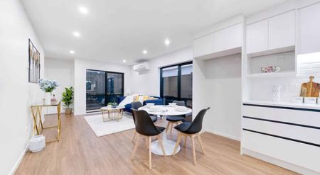 WATTLE DOWNS, 3 BEDROOMS - Photo 2