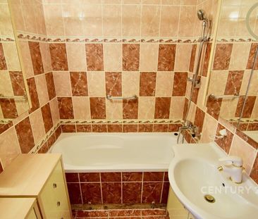Pronájem bytu 3+1 71 m², Španielova 1324, Praha - Fotografie 4