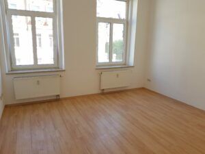 Jößnitzer Str. 135, Wohnung 1 ~~~ Balkon, Bad mit Wanne, Abstellraum im Treppenhaus, Keller - Photo 5