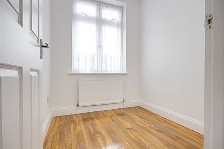 4 bedroom semi-detached house to rent - Photo 3