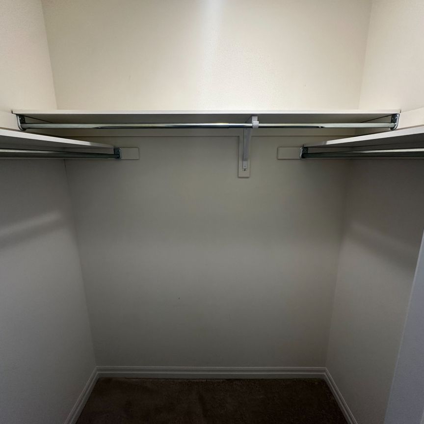 For Lease - 25 Delano Way, Newmarket, Ontario - Photo 1