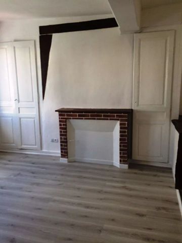 Beau F1 bis Rénové de 48m² proche place des Épars et gare - Photo 4