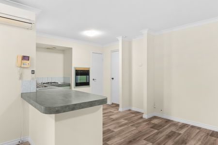 Freshly updated and ready to move in! - Photo 2