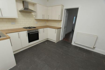 3 bedroom terraced house to rent - Photo 5