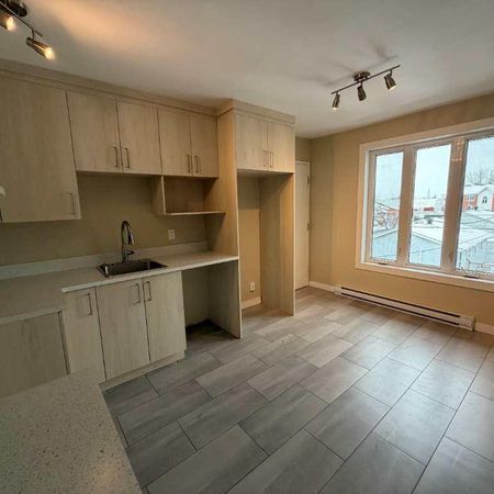 TRÈS BEAU 4 1/2 - LIBRE IMMÉDIATEMENT - RÉNOVÉ - Photo 4