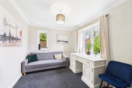 4 bedroom detached house to rent - Photo 2