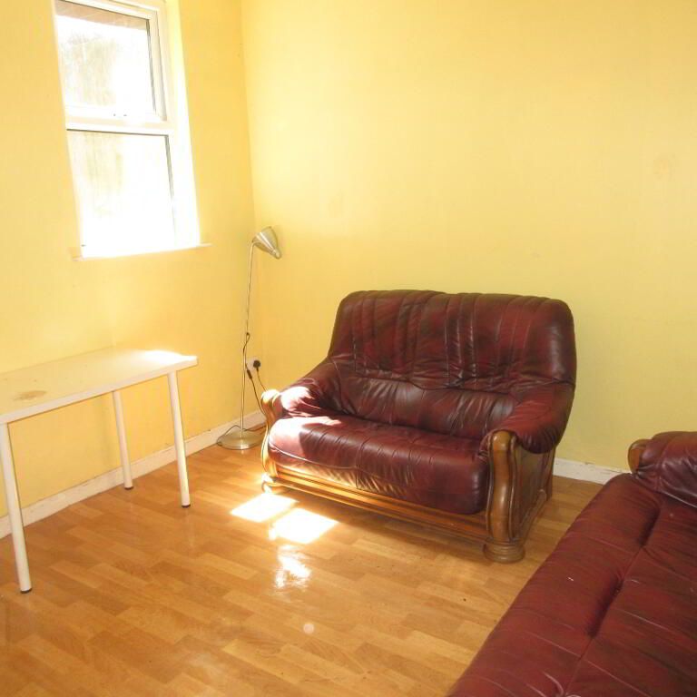 Great Student House, 121 University Avenue, Queens Quarter, Belfast, BT7 1GX - Photo 1
