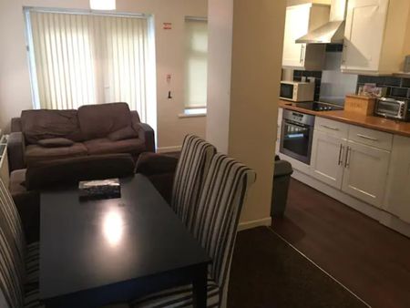 5 Bed Semi-Detached House, Mornington Crescent, M14 - Photo 3