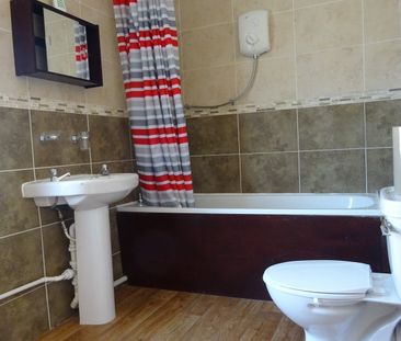 2 Bed Terraced House, Sevier Street, BS2 - Photo 6
