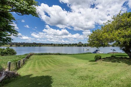 EXECUTIVE RIVERFRONT RENTAL - Photo 2