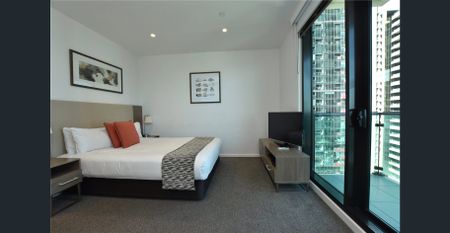 Exceptional Fully Furnished Studio Apartment near to the Stations! - Photo 2