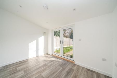 4 bedroom detached house to rent - Photo 5