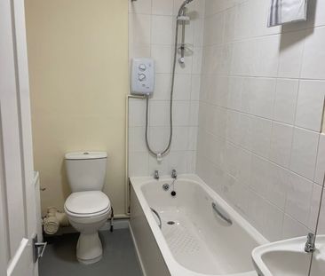 1 Bed Flat, Wells Road, BS4 - Photo 3