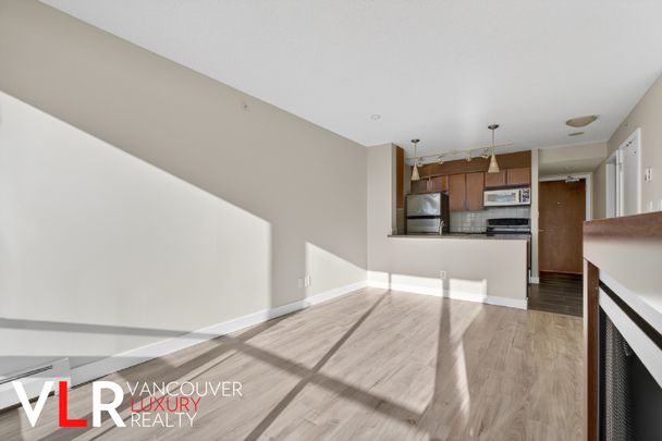 Condo in Downtown Vancouver, British Columbia - Photo 1