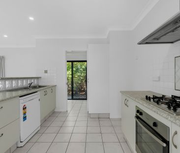BRIGHT, SPACIOUS & EFFORTLESSLY COMFORTABLE LIVING IN MT SHERIDAN - Photo 1
