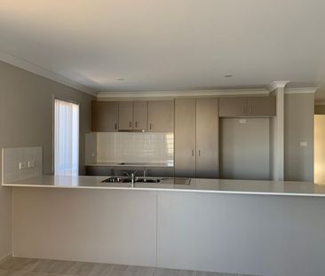 Modern Family Living - Photo 3