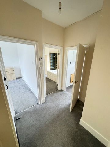 2 Bed Flat, Whipps Cross Road, E11 - Photo 3