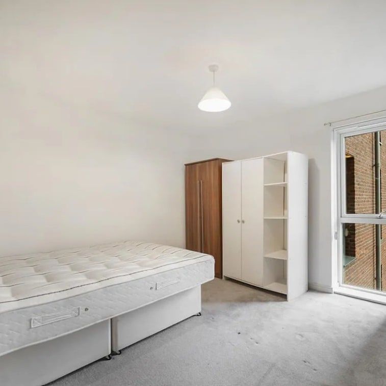 Contemporary Two-Bedroom Apartment with Balcony and Secure Parking - Photo 1