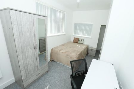 5 bedroom terraced house to rent - Photo 2