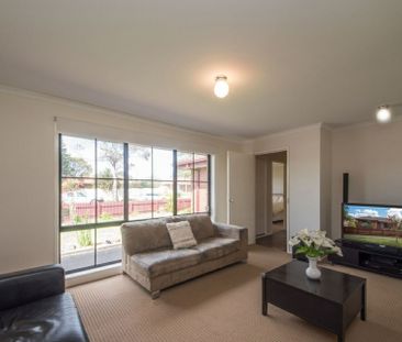 26 Barrington Drive, PAKENHAM VIC - Photo 5