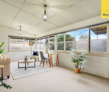 Perfectly located! - Photo 1