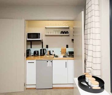 Residential property built in 2003 with 1 bedroom, - Photo 2