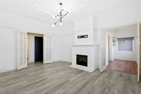 Stunning Ground Floor Art Deco Unit - Photo 5