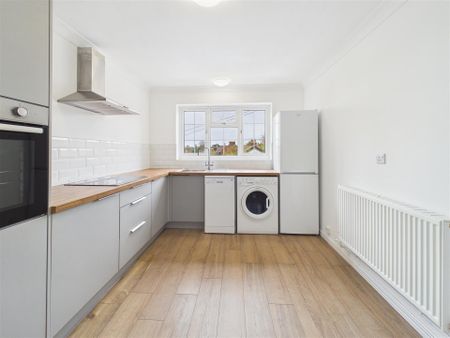 2 bedroom Maisonette to rent - Photo 2