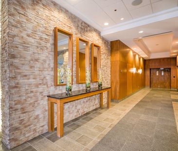 400 Rue Sherbrooke O., Montréal (Ville-Marie), QC H3A - Photo 1