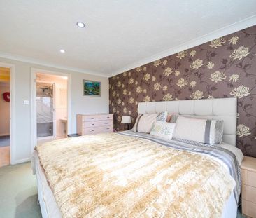 4 bedroom detached house to rent - Photo 4