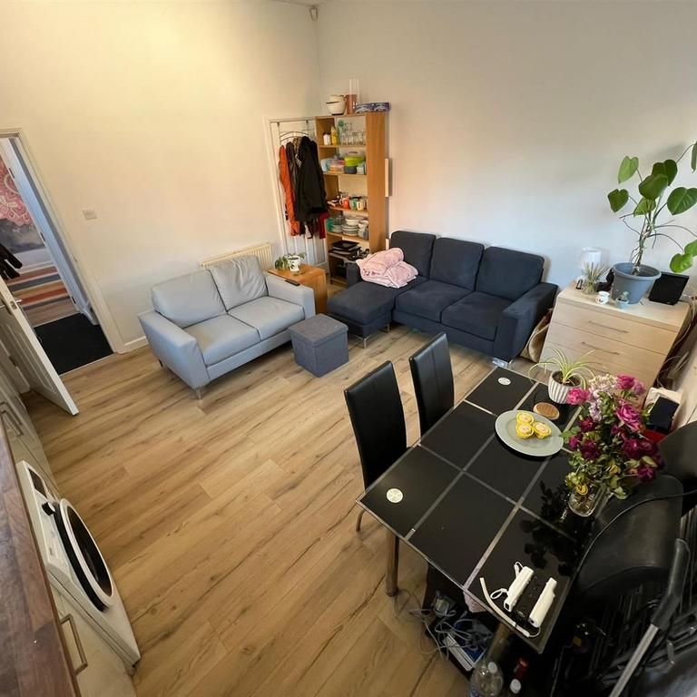 4 bedroom semi-detached house to rent - Photo 1