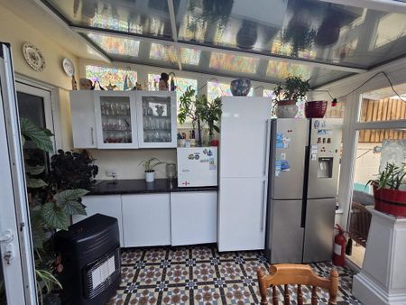 1 bedroom in a house share to rent - Photo 3