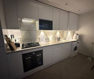 Room in a Shared House, Follett Street, E14 - Photo 1