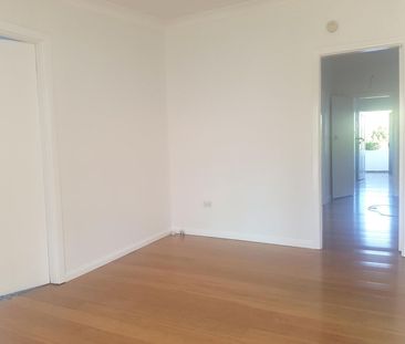 Spacious Home in Prime Corrimal Location - Photo 5