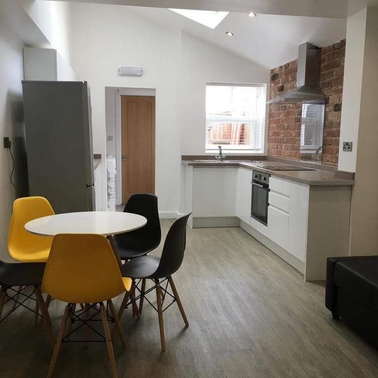 5 bedroom house to rent - Photo 1