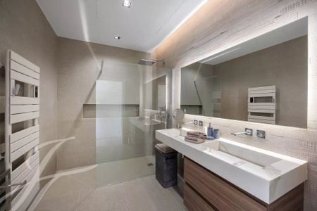 Maison à louer Tourrettes Sur Loup, Cote d'Azur, France8 000 EUR / Mois - Photo 4