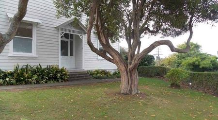 Spacious 5-Bedroom, Double Grammar Zone - Photo 2