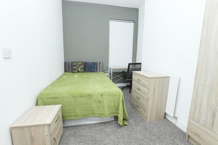 5 bedroom terraced house to rent - Photo 4