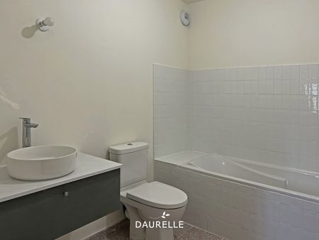 Location Maison 4 pièces 92m² EYGALIERES 13810 - Photo 2