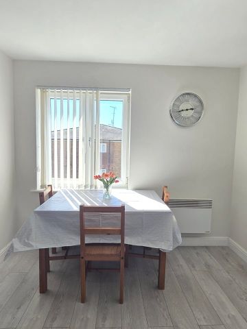2 Bed Flat, Bennett Close, TW4 - Photo 4